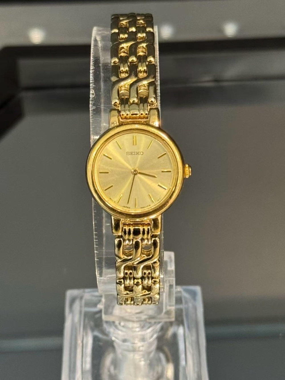 Vintage Seiko Ladies Quartz Watch Gold Tone Bracelet Japan New Battery Runs